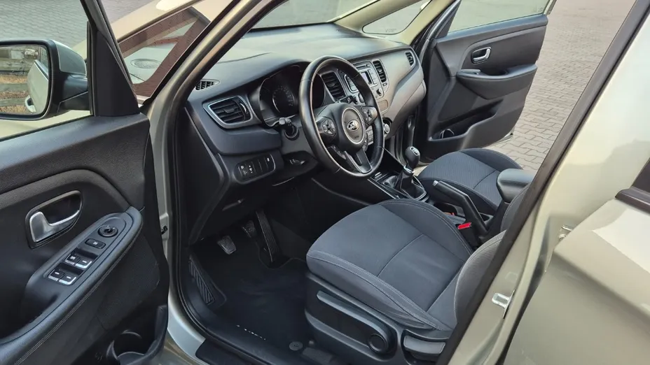 KIA Carens -