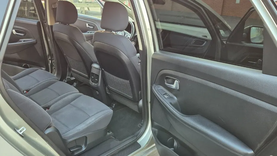 KIA Carens -