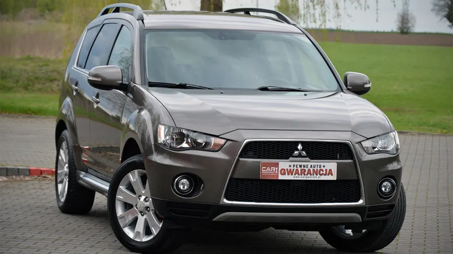 MITSUBISHI Outlander -
