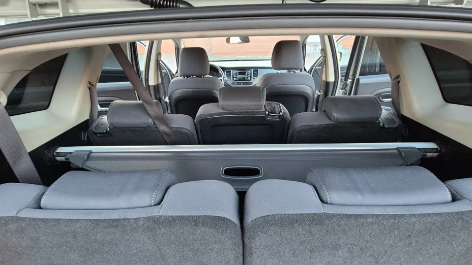 KIA Carens -