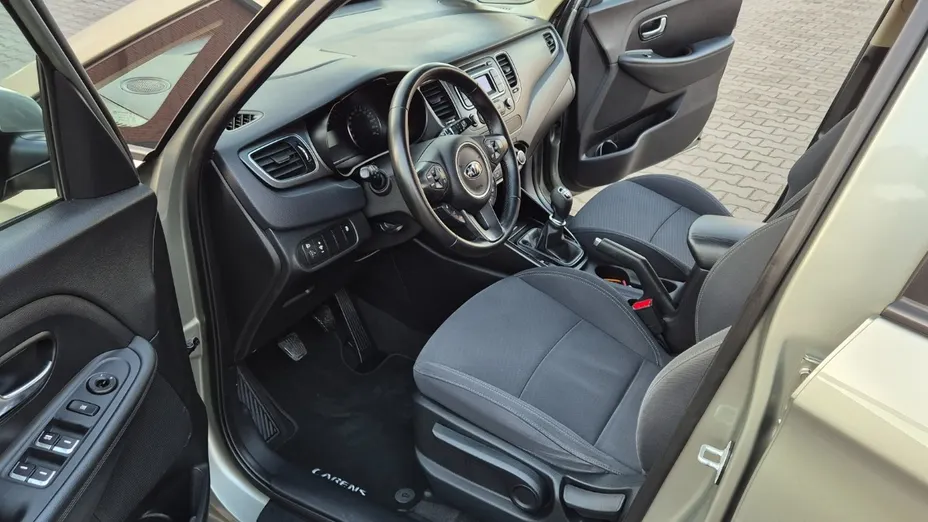 KIA Carens -