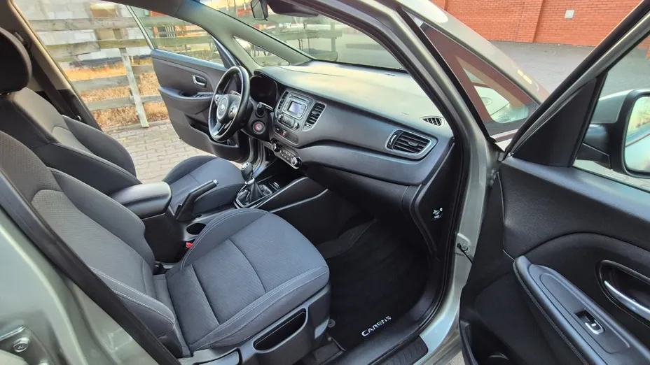 KIA Carens -