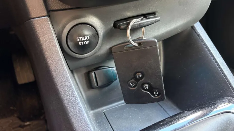 RENAULT Clio -