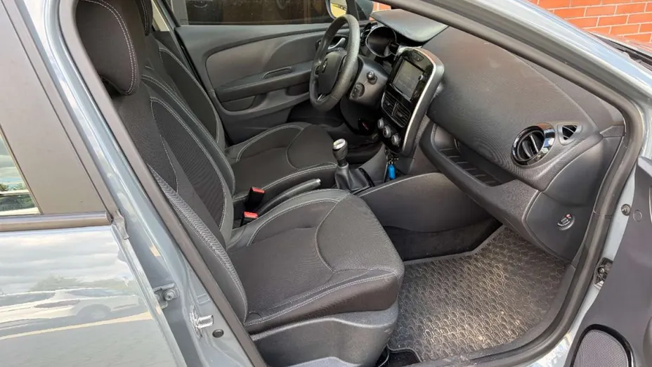 RENAULT Clio -