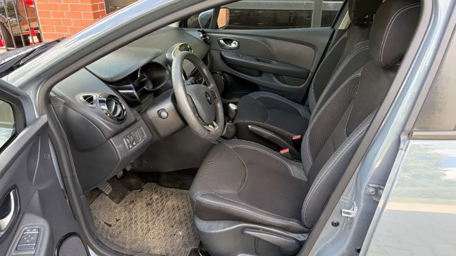 RENAULT Clio -