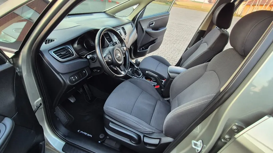 KIA Carens -