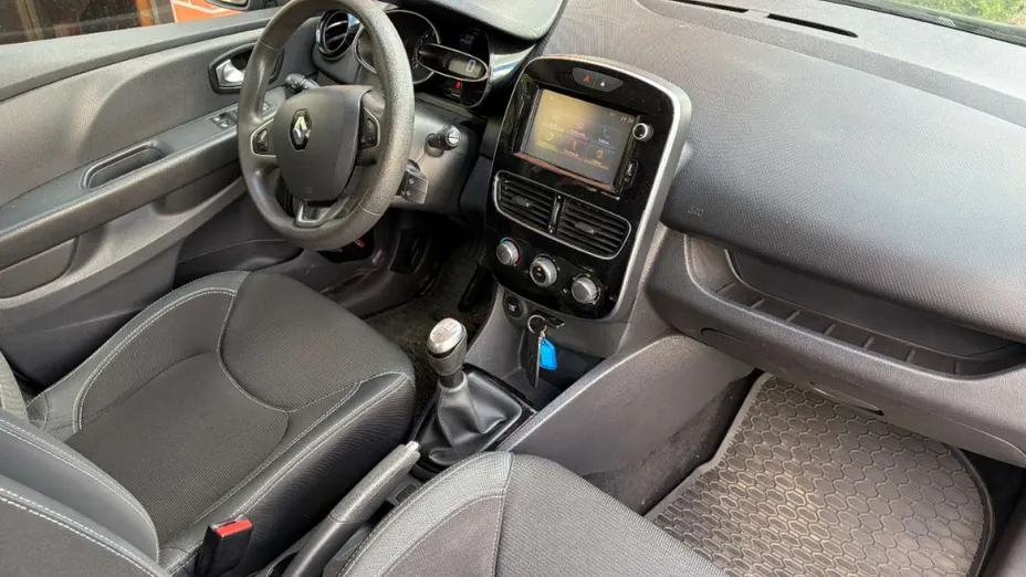 RENAULT Clio -