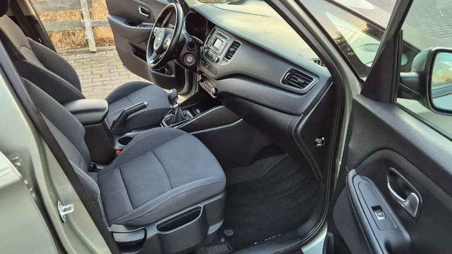 KIA Carens -