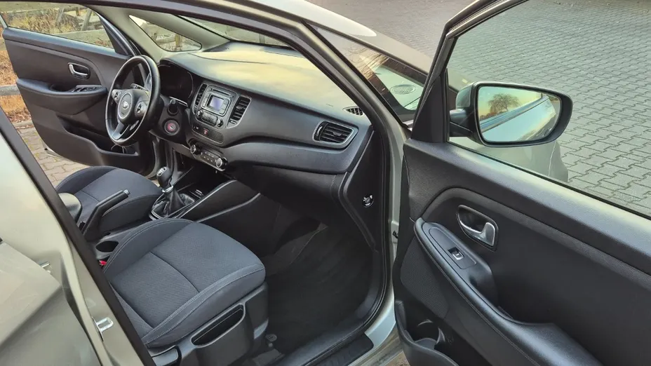 KIA Carens -