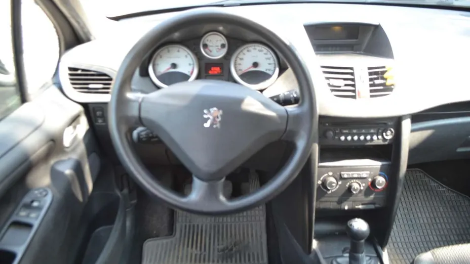 PEUGEOT 207 -