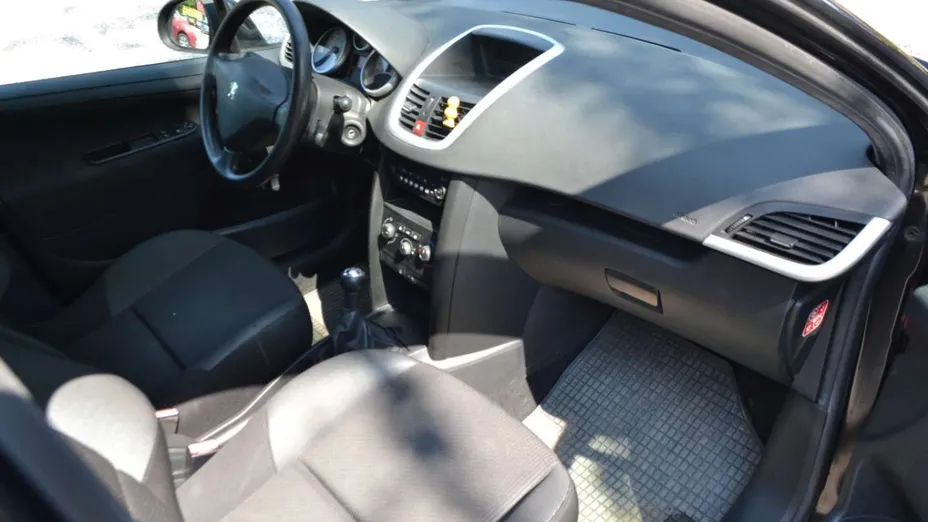 PEUGEOT 207 -