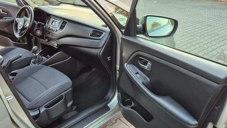 KIA Carens -