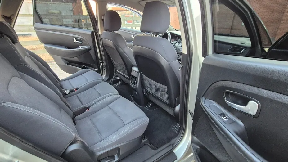 KIA Carens -