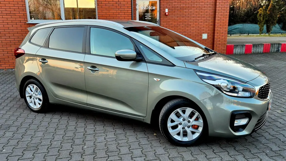 KIA Carens -