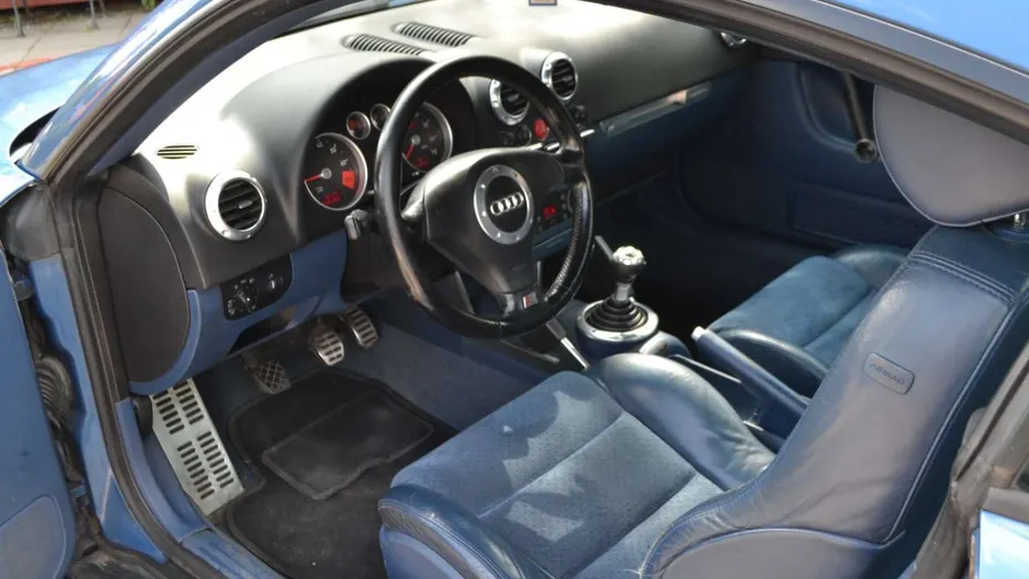 AUDI TT -