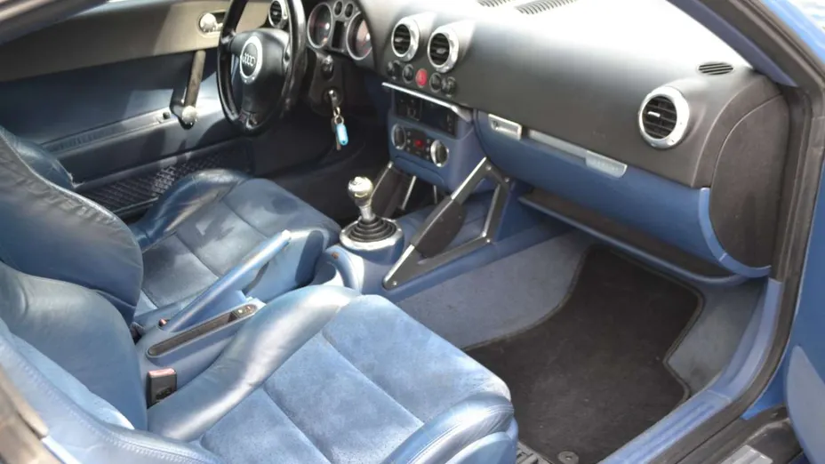 AUDI TT -