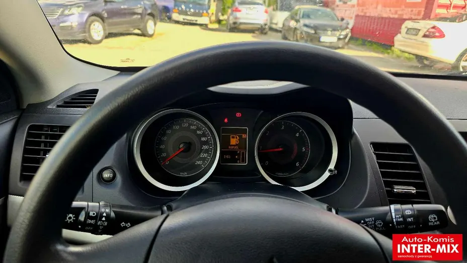 MITSUBISHI Lancer -