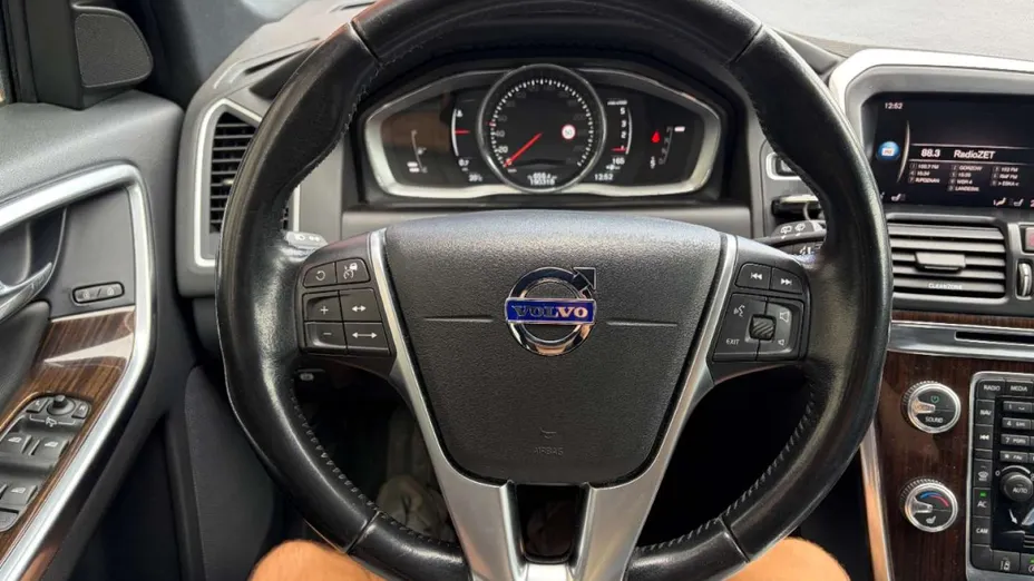 VOLVO XC60 -