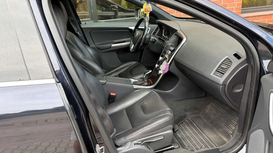 VOLVO XC60 -