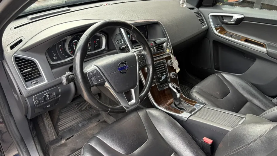 VOLVO XC60 -