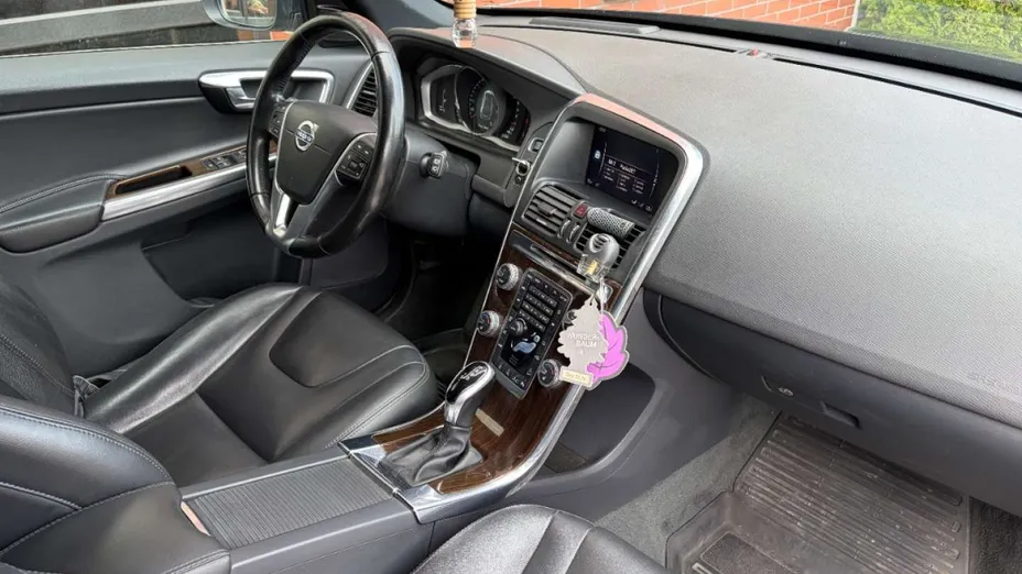 VOLVO XC60 -