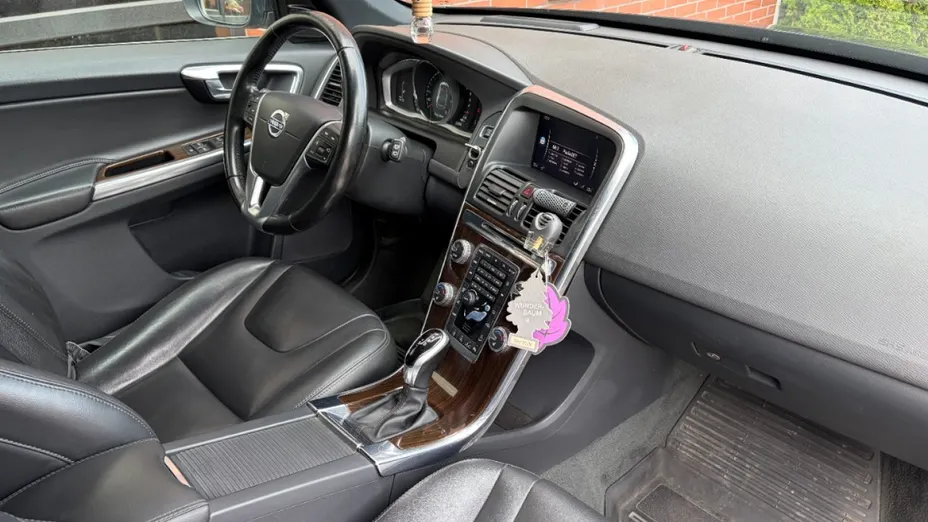 VOLVO XC60 -