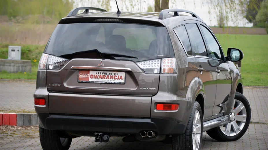 MITSUBISHI Outlander -