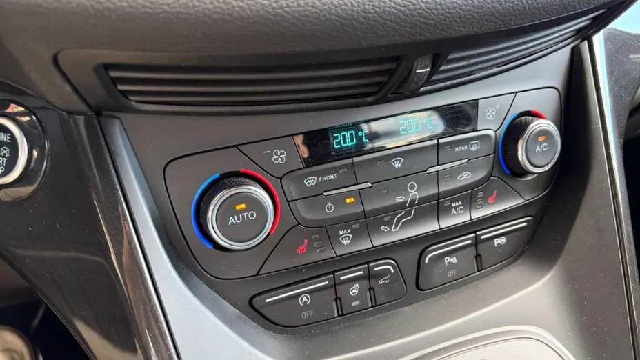 FORD Kuga -