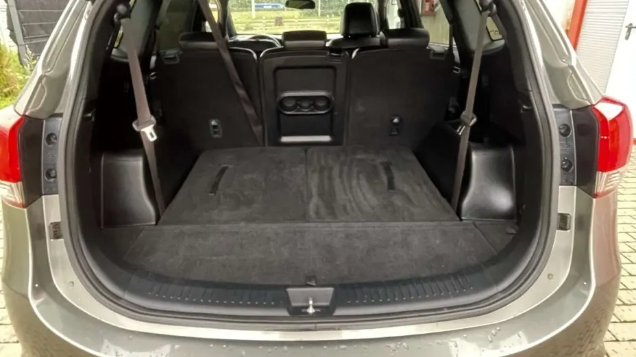 KIA Carens -