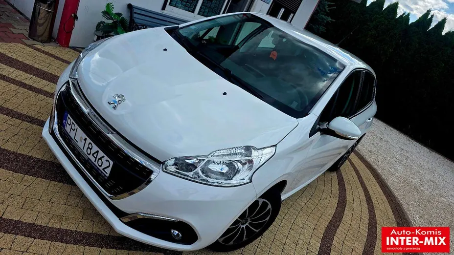 PEUGEOT 208 -