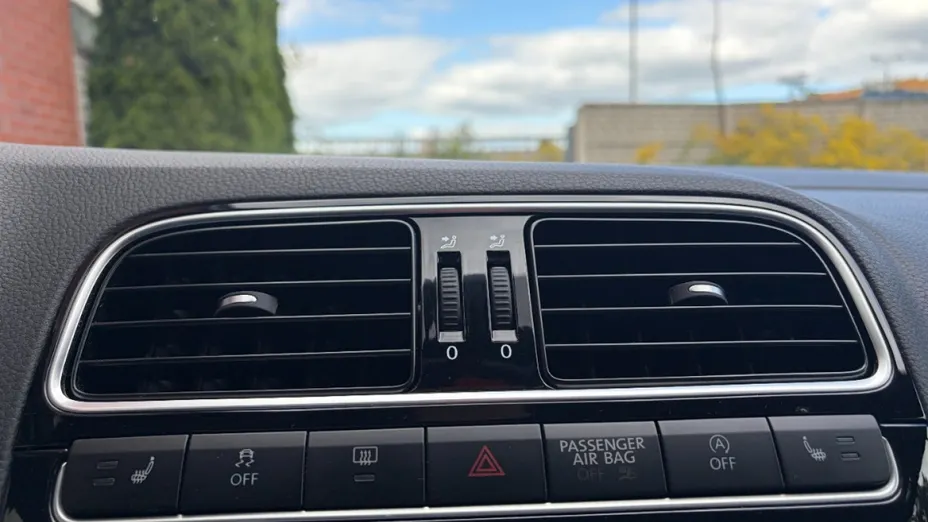 VOLKSWAGEN Polo -