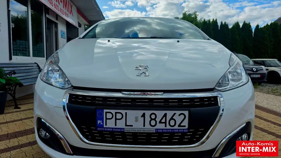 PEUGEOT 208 -