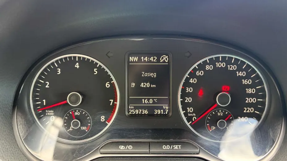 VOLKSWAGEN Polo -