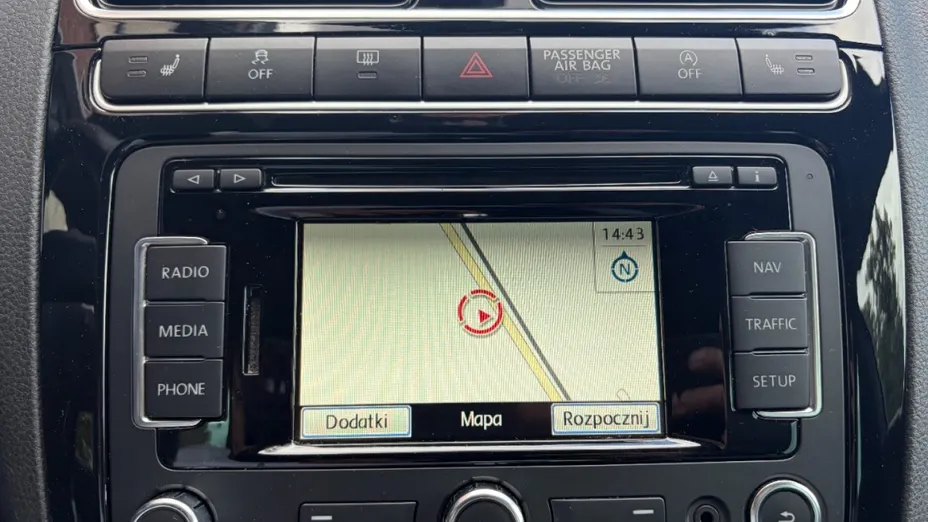 VOLKSWAGEN Polo -