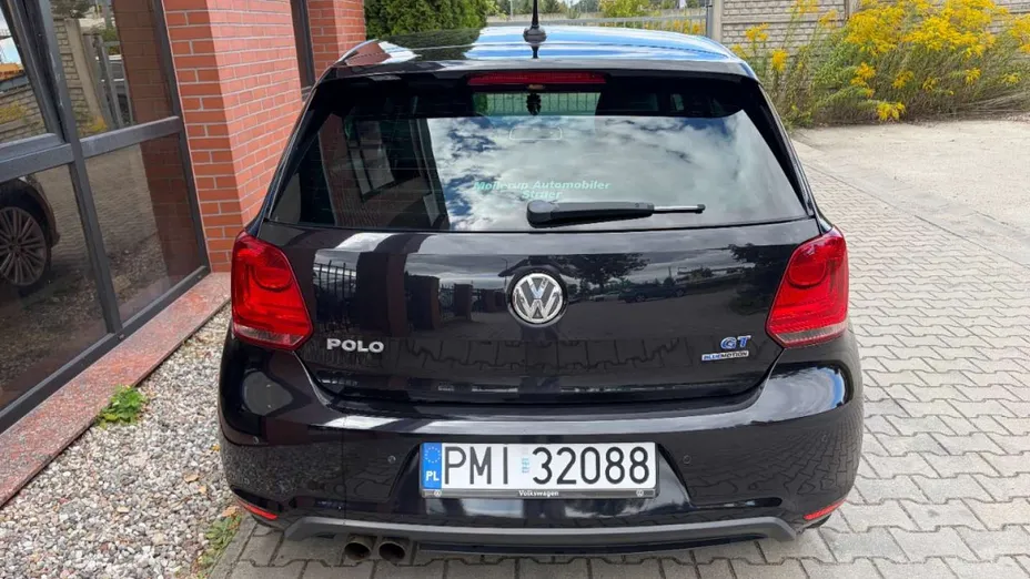 VOLKSWAGEN Polo -