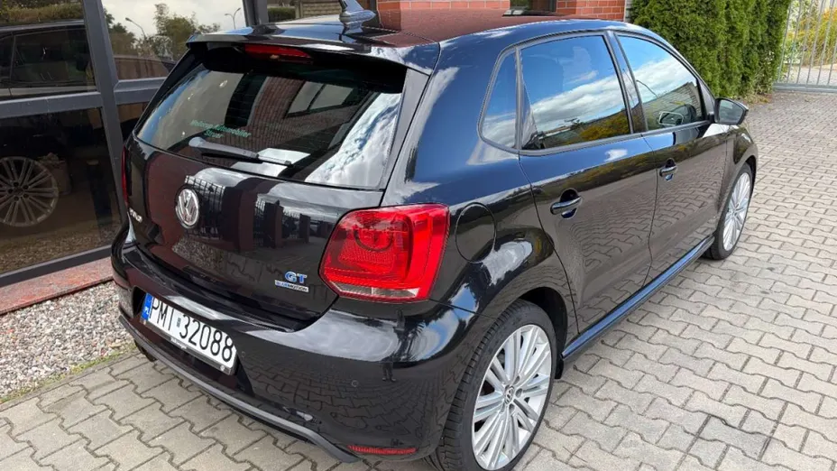 VOLKSWAGEN Polo -