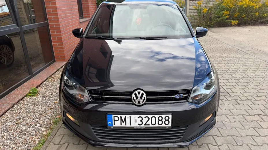 VOLKSWAGEN Polo -