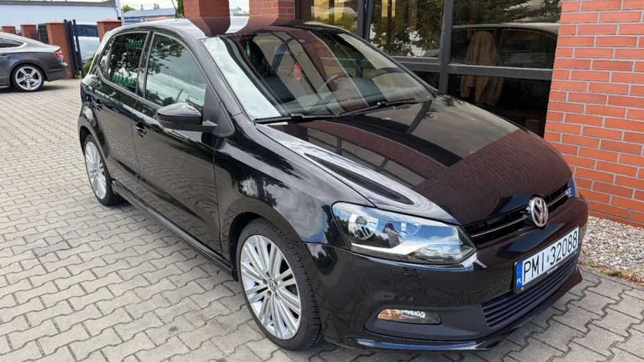 VOLKSWAGEN Polo -