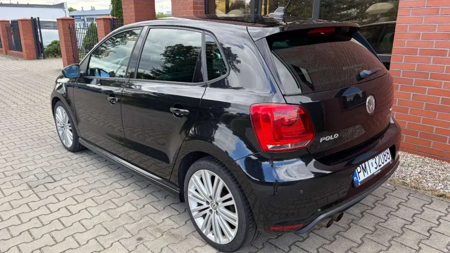 VOLKSWAGEN Polo -