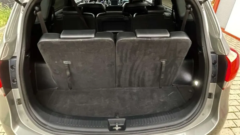 KIA Carens -