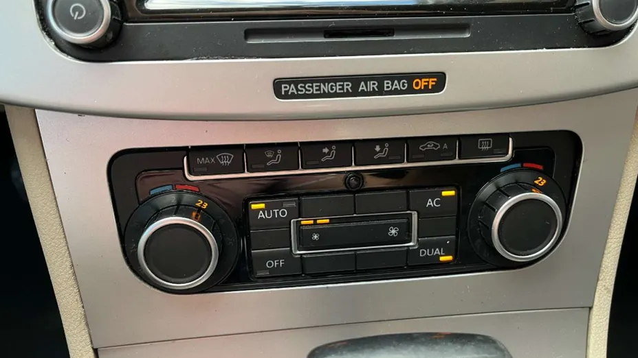 VOLKSWAGEN Passat CC -