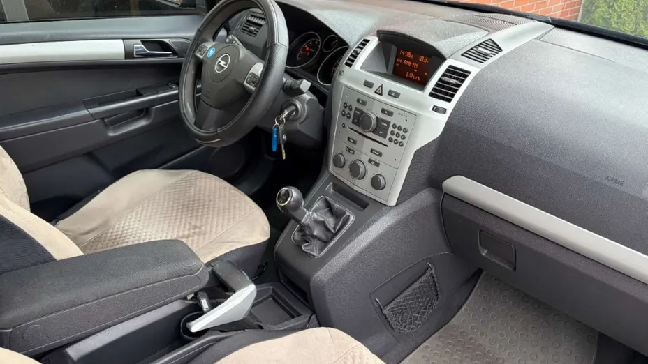OPEL Zafira -