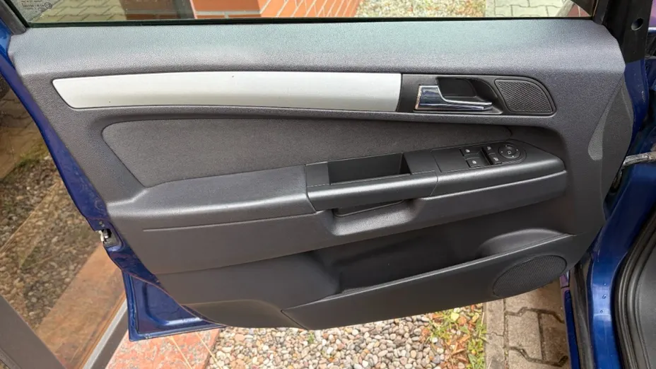 OPEL Zafira -