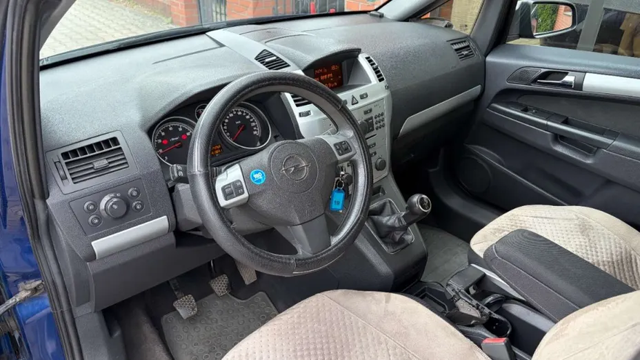OPEL Zafira -