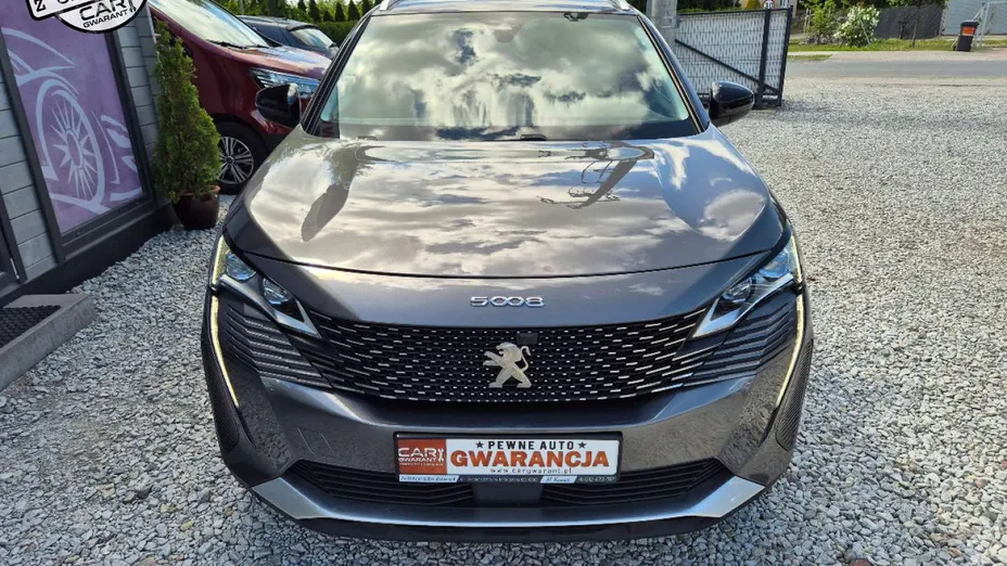 PEUGEOT 5008 -