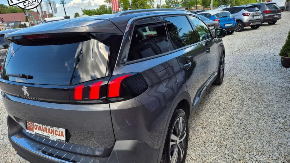 PEUGEOT 5008 -