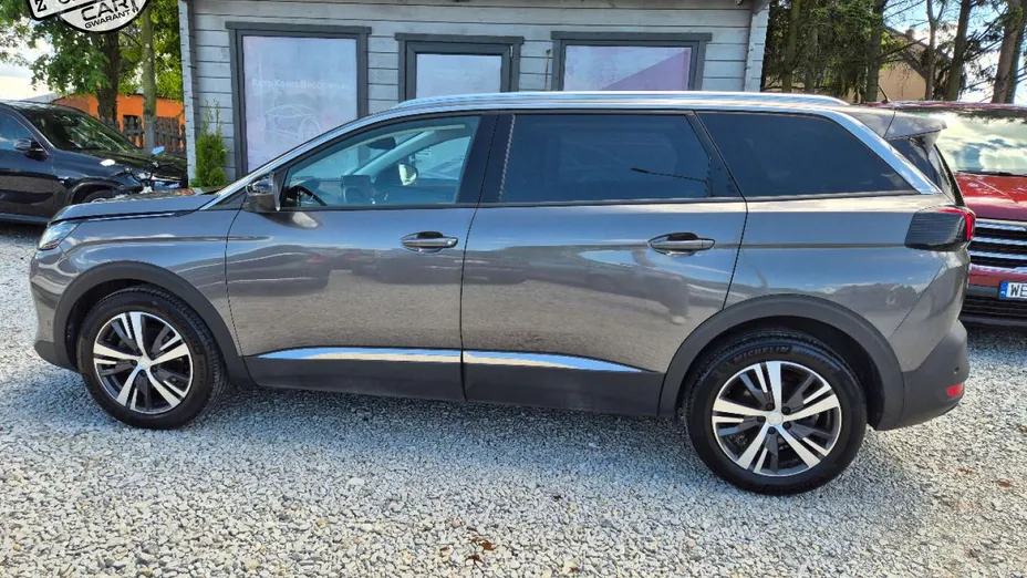 PEUGEOT 5008 -