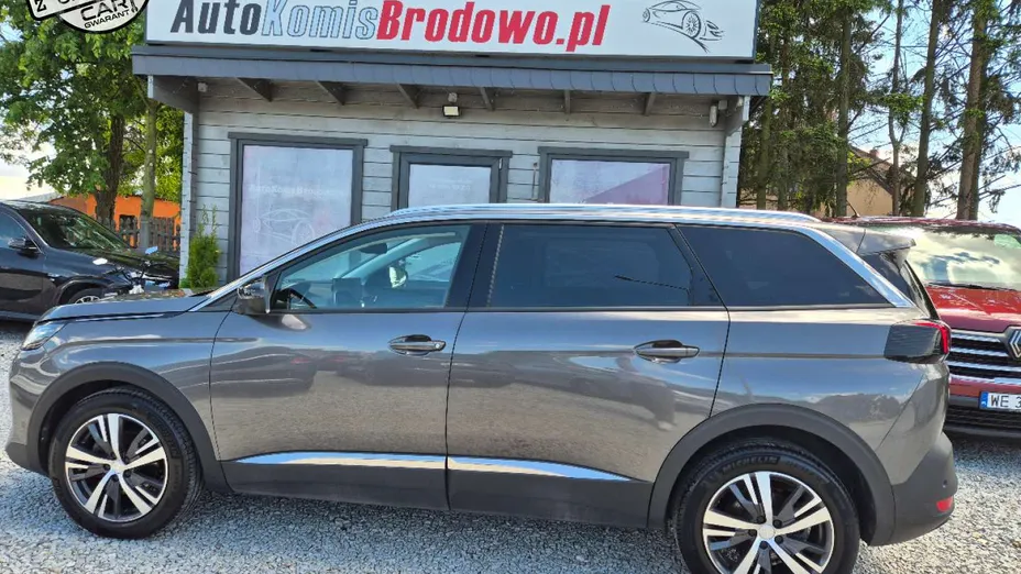 PEUGEOT 5008 -