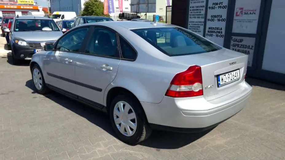 VOLVO S40 -