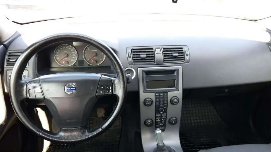VOLVO S40 -